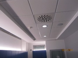 Illuminazione a soffitto del locale spogliatoi